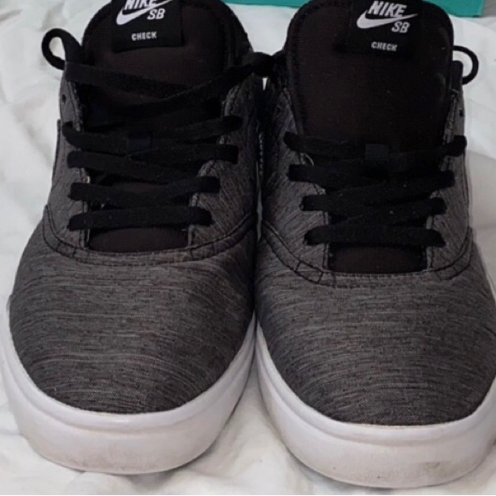 Nike SB Check Sneakers